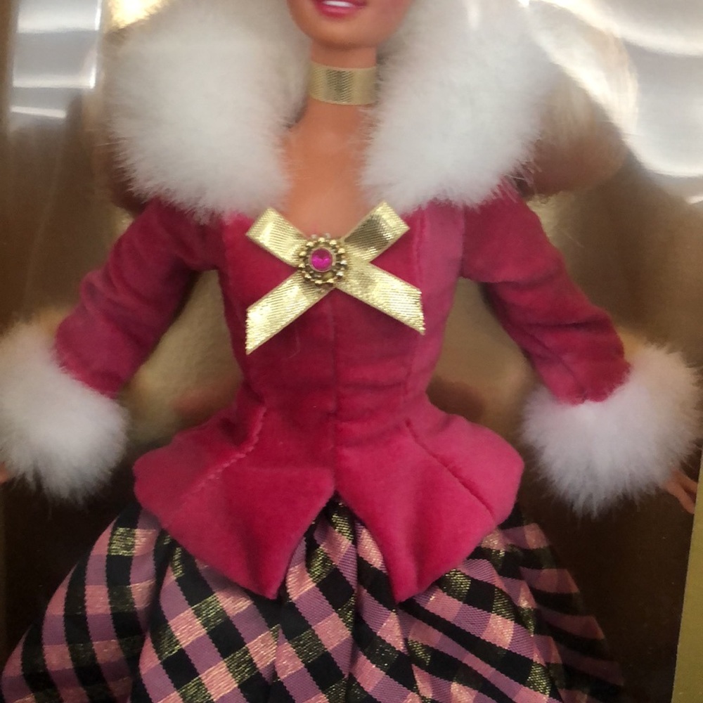 Winter Rhapsody Barbie - Picture 3 of 14